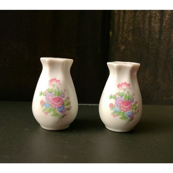 Vintage Porcelain Vase salt and pepper shakers - Picture 1 of 6